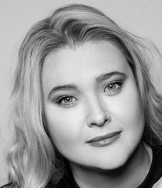 Анна Захарова