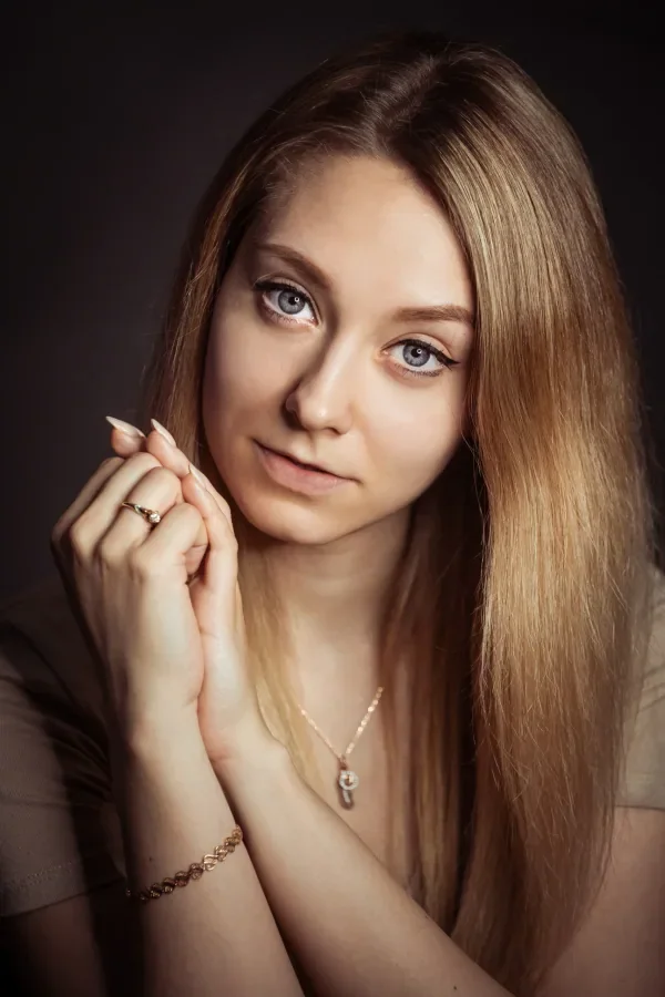 Елена Каяджи — актриса — Бюро Культуры