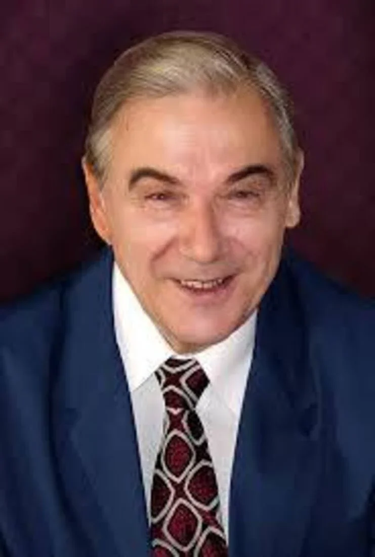 Сергей  Ефремов