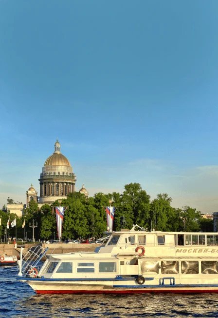 Берега Невы - прогулка на двухпалубном теплоходе по Неве с подходом к Финскому заливу — Причал Адмиралтейство — афиша Санкт-Петербурга