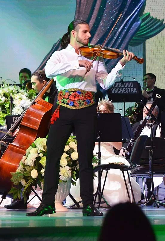 Concord Orchestra: Белоснежный бал Иоганна Штрауса. Новогоднее шоу — Социально-культурный центр — афиша Санкт-Петербурга