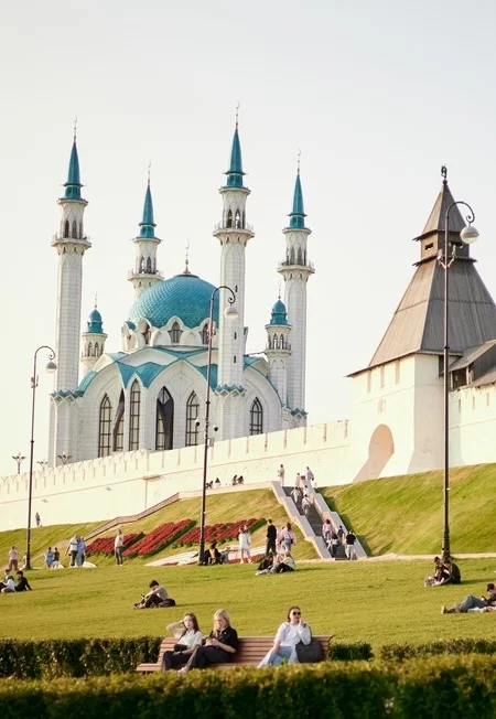 Парадная Казань: прогулка с личным фотографом по историческому центру — Площадь Тукая (рядом с Часами Мира) — афиша Санкт-Петербурга