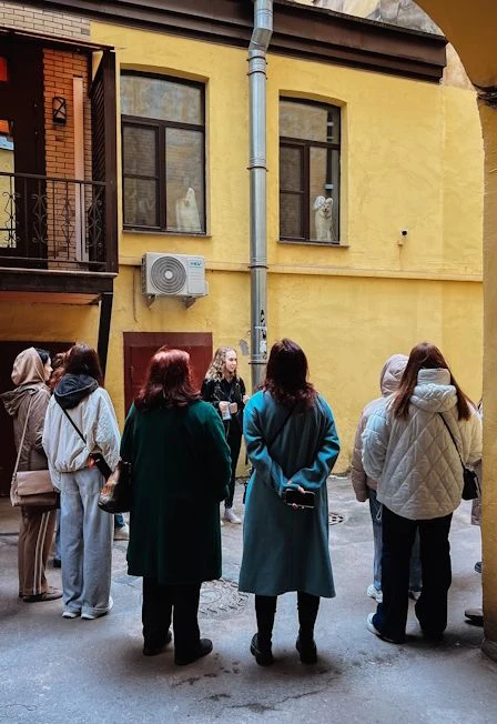 Дворы и парадные + крыши — Место встречи: Метро Владимирская — афиша