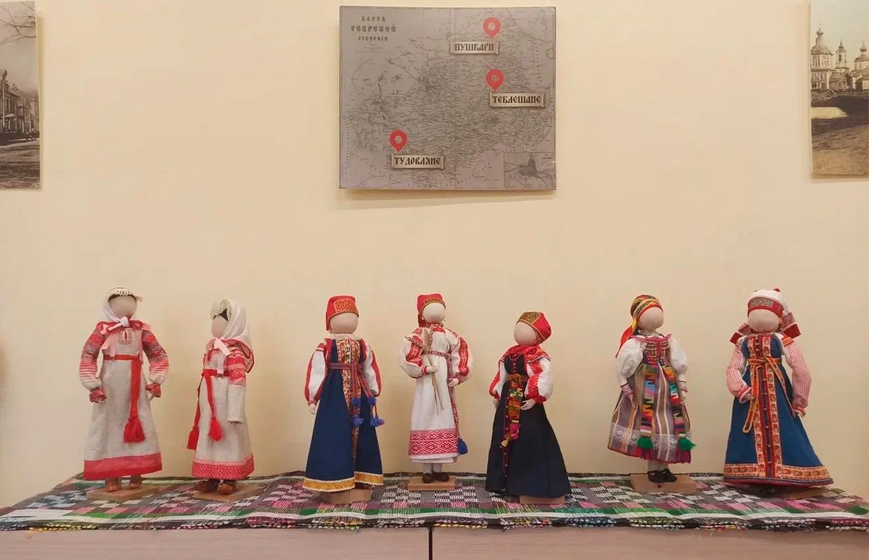 Мир наших историй: Выставка народной студии традиционных ремёсел «Супрядки» — Тверской областной дом народного творчества — афиша Тверь
