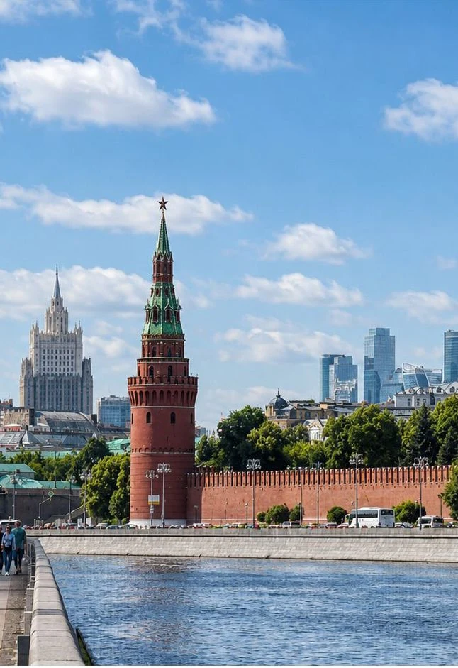 Москва за один день: большая обзорная экскурсия + теплоходная прогулка — Место встречи: м. Площадь Революции (выход №10) — афиша Санкт-Петербурга
