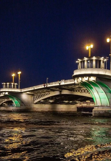 Ночная прогулка на теплоходе. Развод мостов — Причал Адмиралтейская, 16 (Петровский спуск) — афиша Санкт-Петербурга