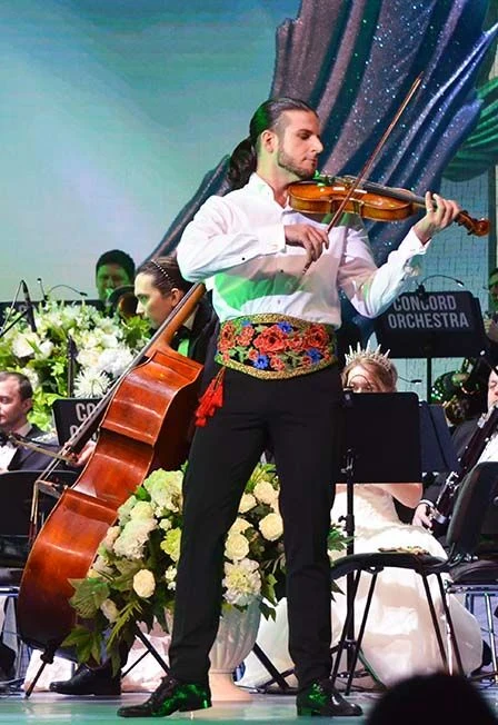 Новогоднее шоу «Белоснежный бал Иоганна Штрауса». Concord orchestra — Государственный Кремлевский Дворец (ГКД) — афиша Санкт-Петербурга