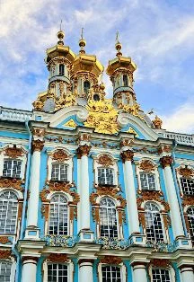 Однодневный автобусный тур Царское Село - Петергоф: "Янтарная комната и Фонтаны Петергофа за 1 день" — Парковка за Казанским собором (Казанская пл., 2) — афиша Санкт-Петербурга