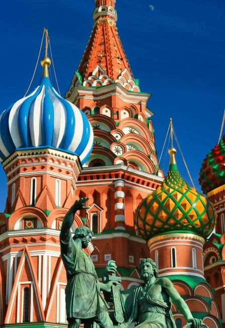 Парадная Москва: фотопрогулка от Никольской до Зарядья — Место встречи: м. Китай-город (выход №11). У музея «Палаты бояр Романовых» — афиша Санкт-Петербурга