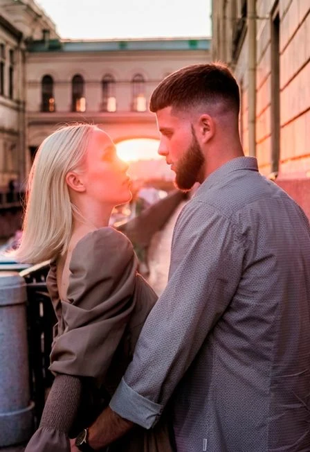 Парадный Петербург: фотопрогулка по центру с профессиональным фотографом — Место встречи: У входа в метро Адмиралтейская, Кирпичный переулок, 1 — афиша Санкт-Петербурга