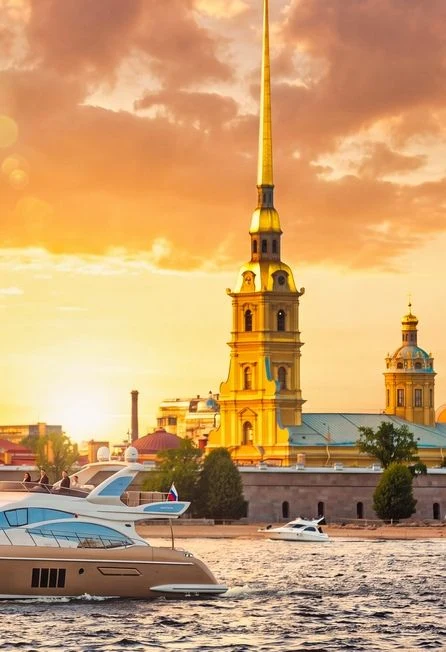 Петербург с воды: Аврора, Эрмитаж и Петропавловская крепость на теплоходе — Причал «По рекам и каналам» на набережной реки Карповки — афиша Санкт-Петербурга