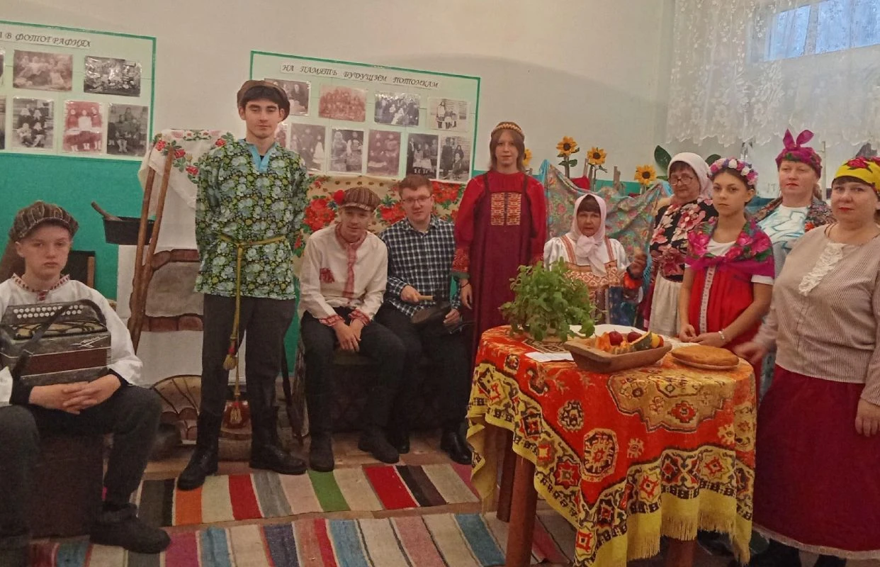 Познавательная программа «Путешествие в царство старины» — Азрапинский сельский дом культуры — афиша Азрапино