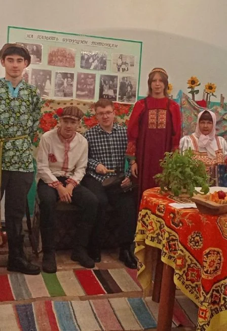 Познавательная программа "Путешествие в царство старины" — Азрапинский сельский дом культуры — афиша Санкт-Петербурга