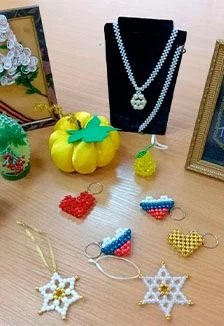 Путешествие в мир истории украшений. Интегрированное занятие — Библиотека для инвалидов по зрению — афиша Санкт-Петербурга