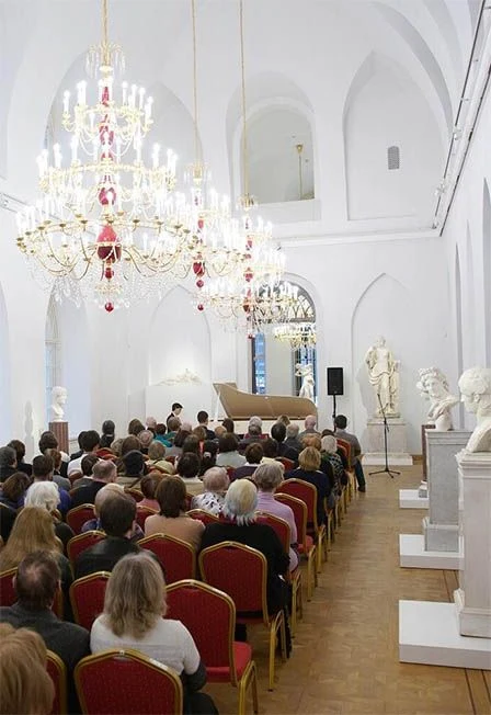Серия «Классика в Царицыне» Артур Нордгейм (фортепиано), Карина Чижова (скрипка), Андрей Макаров (гитара), Сабина Байрамова (скрипка) — Музей-заповедник «Царицыно» — афиша Санкт-Петербурга