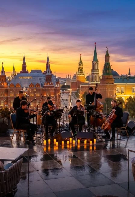 Симфония уходящего солнца. Великое романтическое кино в исполнении Мужского оркестра на крыше — The Carlton, Moscow — афиша Санкт-Петербурга