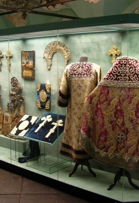Сокровища Ростовского кремля (лицевое шитье и серебряные изделия XVII-XVIII вв. из собрания музея) — Ростовский кремль — афиша Санкт-Петербурга