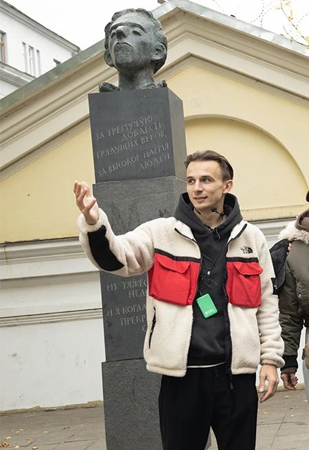 Стендап экскурсия по Китай городу — Место встречи: м. Китай-город (выход №10). У памятника Кириллу и Мефодию — афиша Санкт-Петербурга