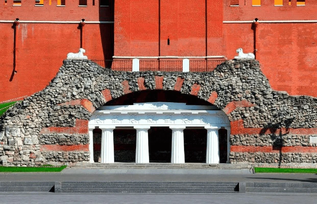 Взламывая шифр города. О чем молчат кремлевские стены. — Экскурсии по Москве — афиша Санкт-Петербурга