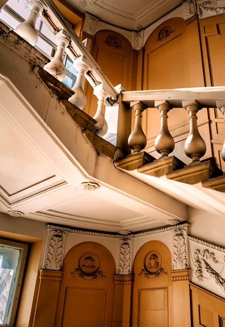 За фасадами Петроградки: дворы-колодцы и парадные — Место встречи: Каменноостровский пр., д. 37 Д, рядом с кафе Rostic`s — афиша Санкт-Петербурга