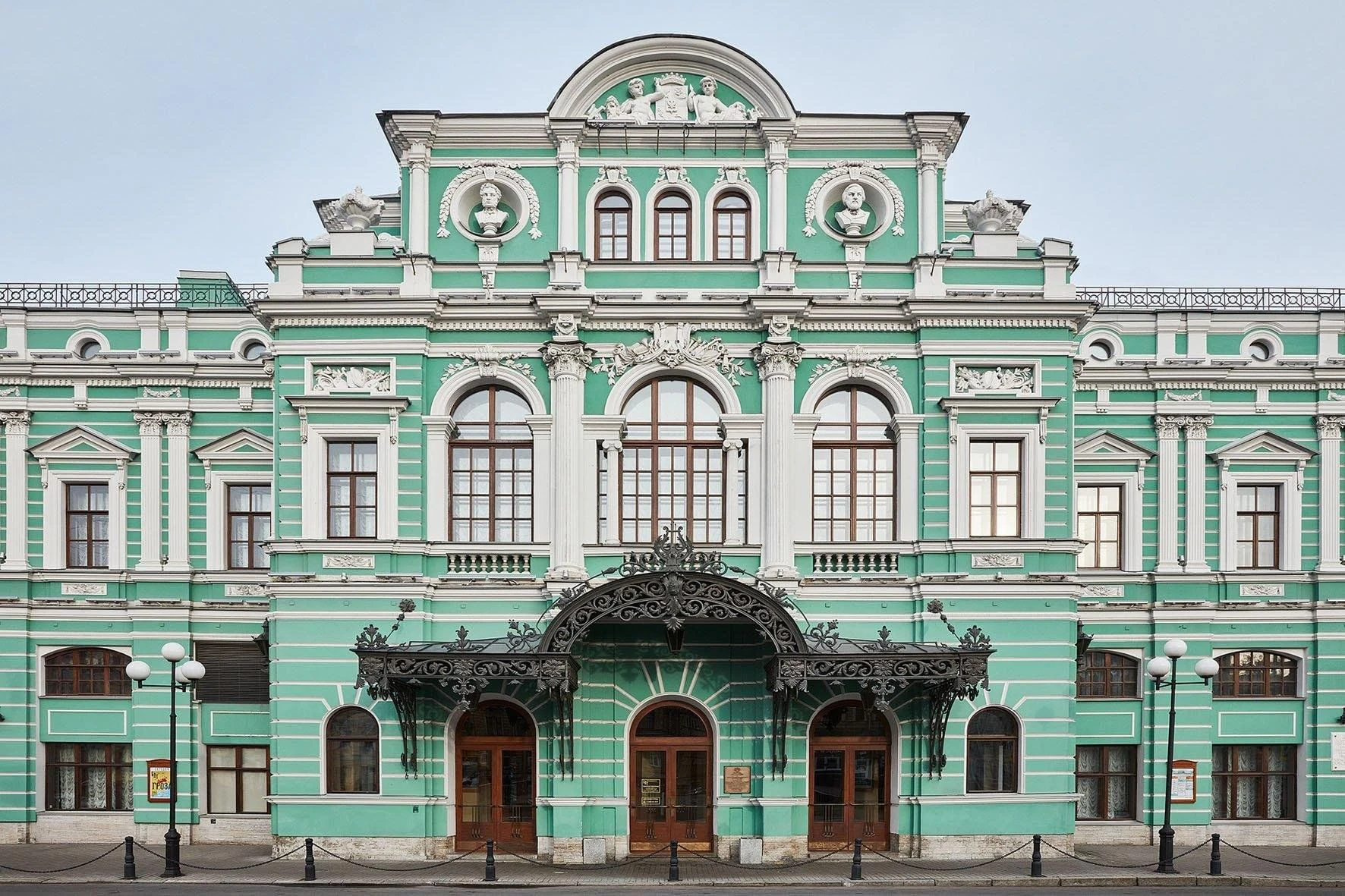Большой драматический театр имени Г. А. Товстоногова — театр в Санкт-Петербурге, метро Звенигородская