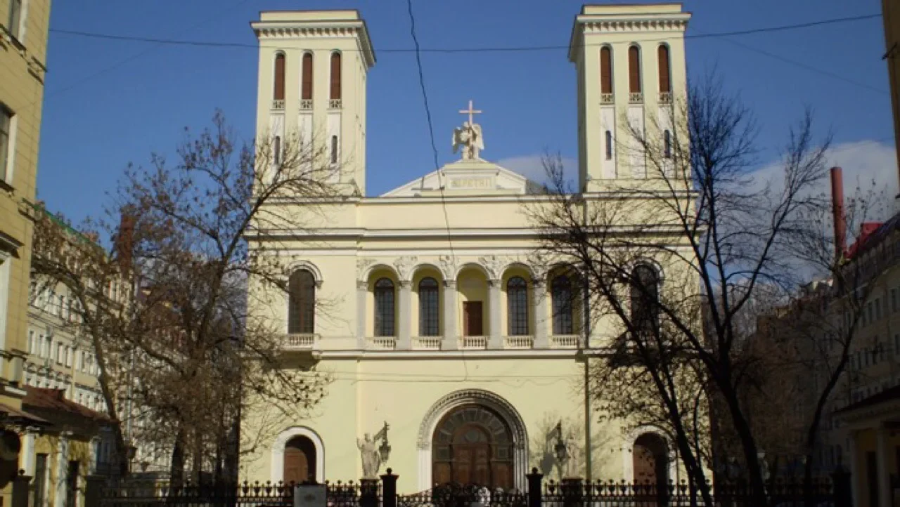 Церковь Петра и Павла Петрикирхе — храм в Санкт-Петербурге, метро Гостиный двор