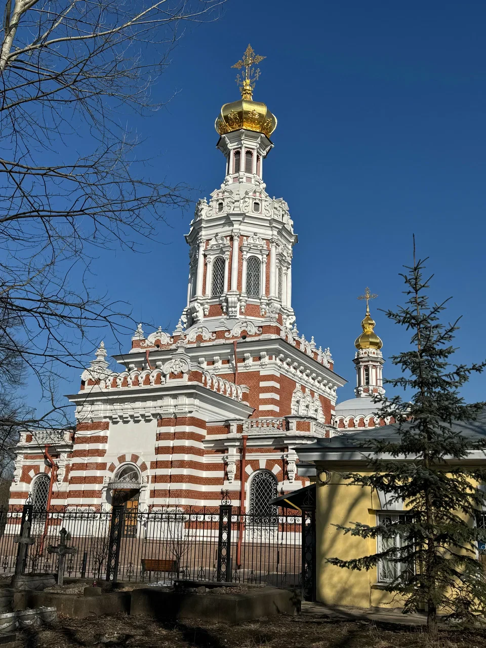 Смоленское кладбище — театр в Санкт-Петербурге, метро Василеостровская