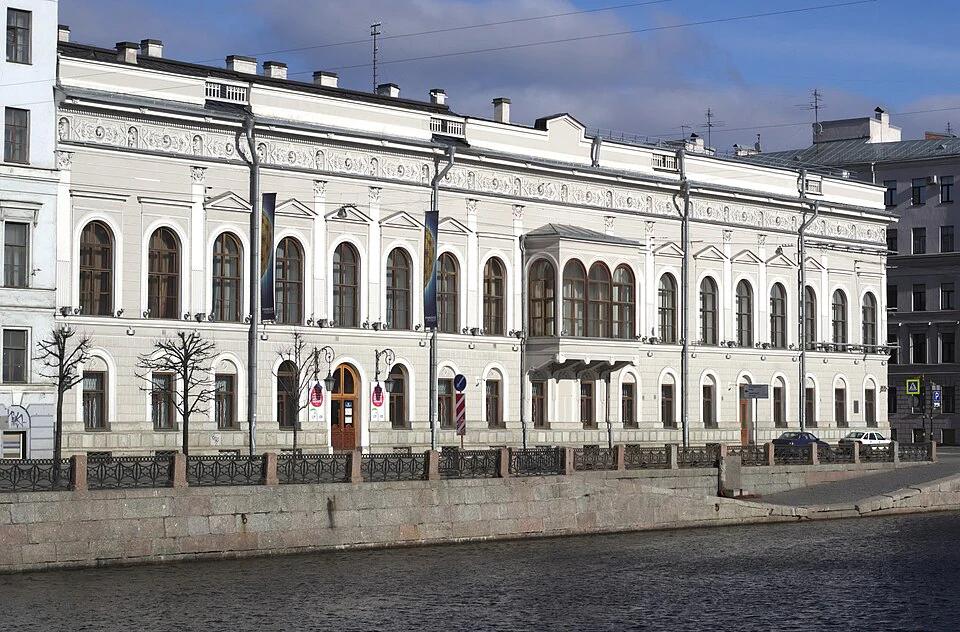 Шуваловский Дворец — дворец в Санкт-Петербурге, метро Невский проспект