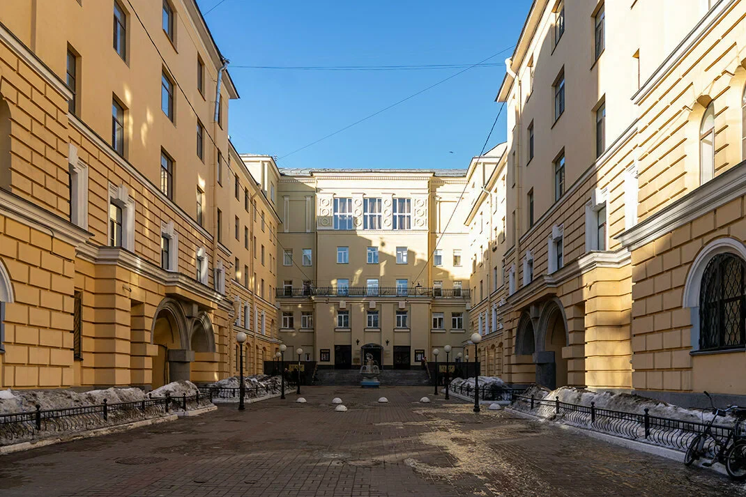 Театр ПЭТ — театр в Санкт-Петербурге, метро Площадь Ленина