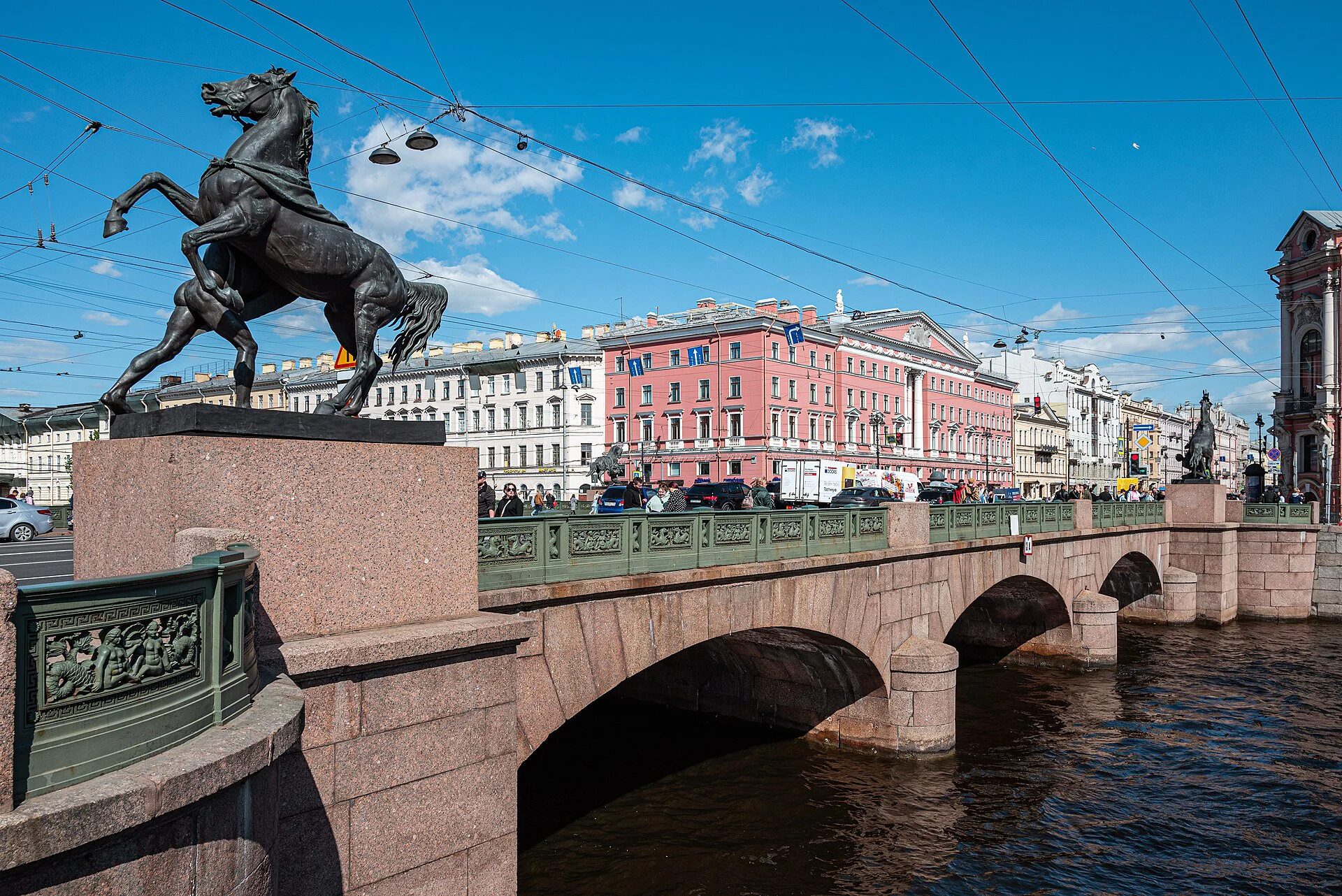 Аничков мост — достопримечательность в Санкт-Петербурге, метро Гостиный двор