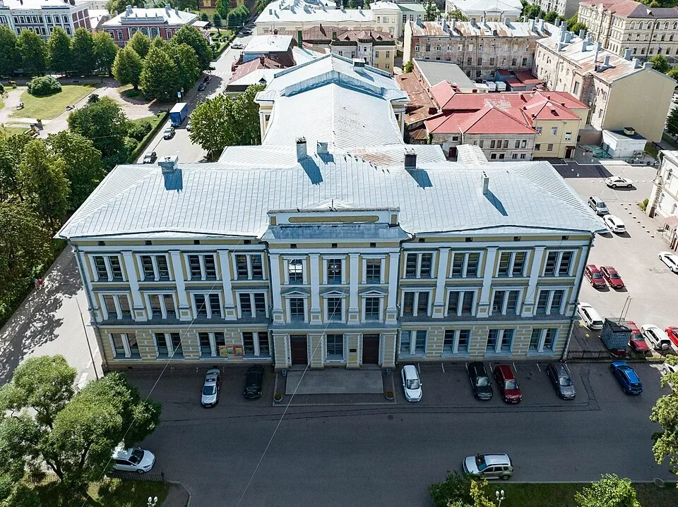 Дворец Культуры — дом культуры в Санкт-Петербурге, метро в Выборге нет метрополитена