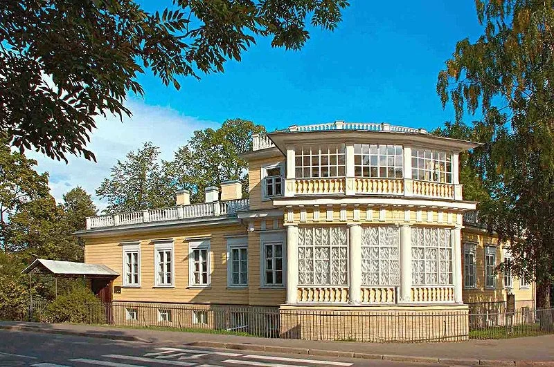 Мемориальный музей-дача А. С. Пушкина — дворец в Санкт-Петербурге, метро Купчино