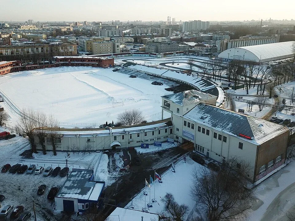 Обложка — Стадион Кировец